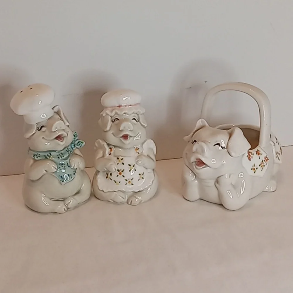 3 Piece Bundle Vintage Fritz And Floyd Laughing Pig Basket & Salt And Pepper Set